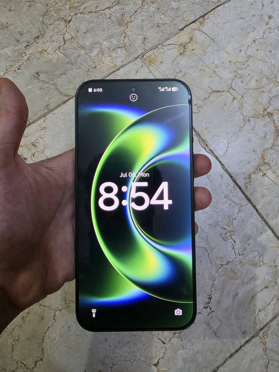 Xiaomi 17 ualtra
معالج Snapdragon 8 Elite Gen 5 القوي جدًا، مناسب للألعاب الثقيلة والتصوير والاستخدام المكثف. 
شاشة 6.9 إنش LTPO OLED بدقة عالية، تدعم 120Hz ومعدل سطوع يصل إلى 3500 شمعة، لذلك الرؤية ممتازة حتى تحت الشمس 
تصوير فيديو حتى 8K، مع دعم 4K بمعدلات إطارات عالية. �
موبيزل
🔋 بطاريةالنسخة الموجة للصين 6800mAh مع شحن سريع 100 واط سلكي و50 واط لاسلكي. 
موبيزل +1
💾 ذاكرة 16GB RAM مع 512GB تخزين سريع من نوع UFS 4.1. �
Xiaomi +1
🌊 مقاومة للماء والغبار بمعيار IP68/IP69. �
موبيزل +1
📡 يدعم Wi-Fi 7 وNFC وeSIM ومنفذ IR Blaster للتحكم بالأجهزة. �
موبيزل +1
👆 بصمة Ultrasonic داخل الشاشة، سريعة ودقيقة.
  نظافة 100%
بطارية100%
مستخدم 24 يوم فقط كامل ملحقات والوصل هم .
*********** واتساب .
ذي قار مركز .
1,500٫000
