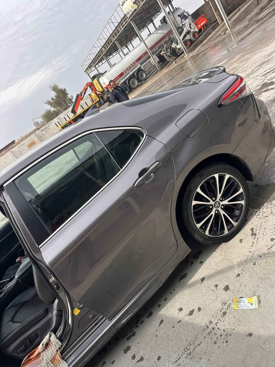 السلام عليكم
كامري موديل ١٩ فئه se
فتحه  كشن جلد كهرباء
رادار
شفتات ستيرن
لايت زنون 
بقيه موصفاتها معروفه 
رقم بغداد الجديد باسمي سنويه جديدة  صدر امامي خلفي جديد تخم تاير  سيارة حادثها جاملغ خلفي وباب وبيها ٣ قطع بالعراق والسونار موجود بالمنشور 

السعر ١٣٨ وبيه مجال 
مكان السياره الرمادي

***********
