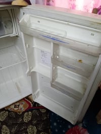 ثلاجة صغيرة • نضيفه • شغالة