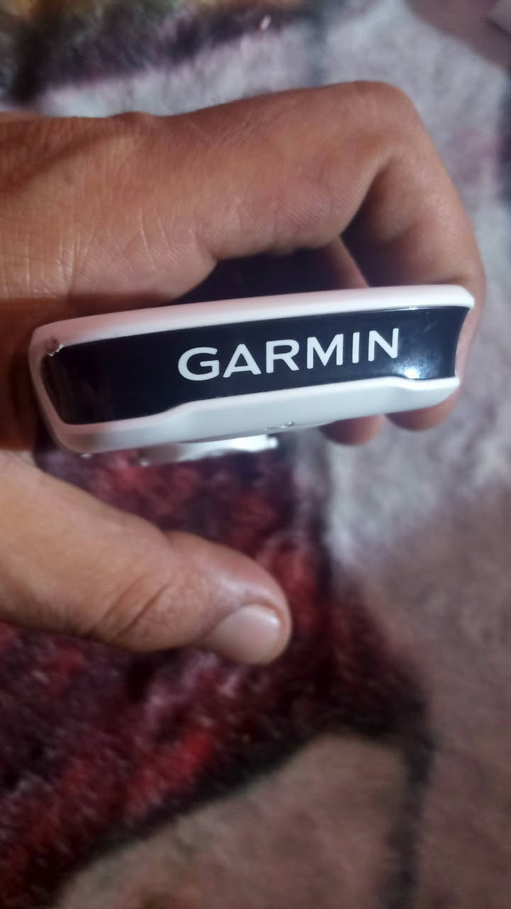 سلام عليكم لبيع المواصفات الأساسية  Garmin Edge 1030

الشاشة: لمس ملونة بحجم 3.5 بوصة، عالية الدقة.

الملاحة: خرائط مدمجة + دعم تحميل خرائط إضافية، مع توجيه خطوة بخطوة.

الاتصال: Bluetooth، ANT+، وWi-Fi لمزامنة البيانات مع الهاتف والتطبيقات.

البطارية: تدوم حتى 20 ساعة من الاستخدام المستمر، مع خيار بطارية إضافية لزيادة المدة.

المزايا الرياضية:

تحليل الأداء واللياقة.

دعم أجهزة الاستشعار (معدل ضربات القلب، السرعة، القدرة).

ميزة ClimbPro لتقدير صعوبة المرتفعات أثناء الركوب.

الوزن: حوالي 123 غرام، خفيف ومناسب للتركيب على الدراجة.

المتانة: مقاوم للماء بمعيار IPX7. لسعر 250


**إذا كنت صاحب هذا الإعلان وتريد حذفه لأي سبب، رجاءا أرسل رسالة إلى الدعم الفني**