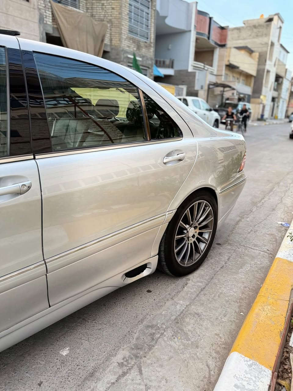 السلام عليكم
مكلف بالنشر 

غواصه للبيع كت لورنسر موديل 2001
محرك 350 فول مواصفات 

صبغ عام 

فتحه

جام كهرباء 

المري شفط+قلاب

صندوك شفط 

كراسي كهرباء+ تدفئه وتبريد 

عليها شاشه تاب 

وبقية المواصفات معروفه للغواصه 

: السيارة مسويلها ادامه كامله للمحرك

صدر امامي جديد 

صدر خلفي جديد 

ويل كب جديد مال S وتايرات نظيف

133 ورقه وبيها مجال
للاتصال على الرقم ***********
