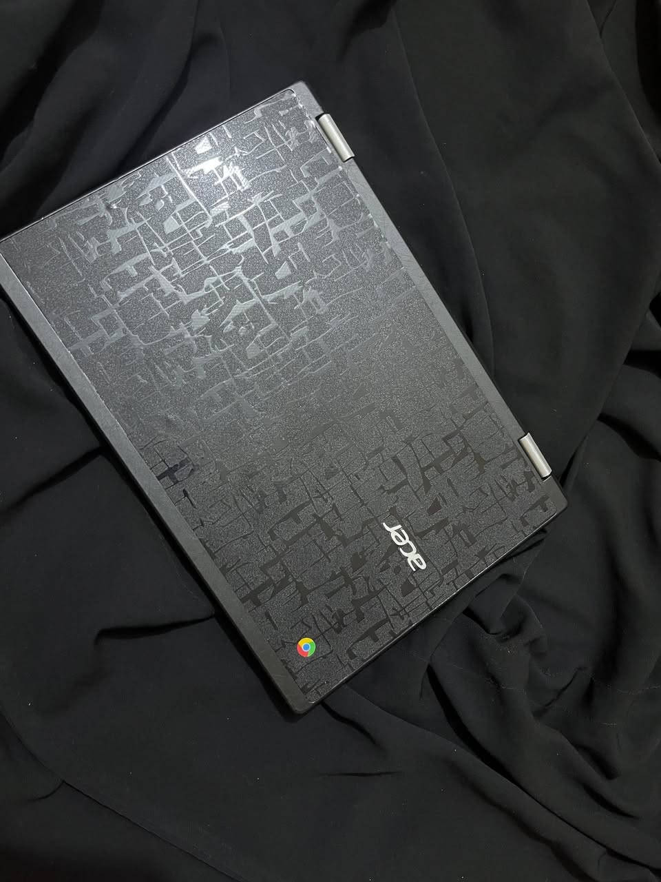 للبيع Acer Chromebook R11 (قلاب 360°) – يعني يتحول ايباد ’ نظيف جدًا
السلام عليكم.
للبيع لابتوب Acer Chromebook R11 بحالة ممتازة واستخدامه قليل، والجهاز نظيف جدًا وخالي من الكسور أو الأعطال مامبدل اي قطعة و لا داخل تصليح .
المواصفات:
✅ شاشة لمس قابلة للدوران 360° (Laptop / Tablet).
✅ معالج Intel Celeron N3160.
✅ نظام ChromeOS.
✅ مناسب للدراسة، التصفح، مشاهدة اليوتيوب، Zoom، Google Meet، وكتابة البحوث.و للاطفال 
✅ بطارية جيدة.
✅ الشاحن الأصلي موجود مع قلم لمس.
✅ذاكرة 64 قابلة للزيادة 
سبب البيع: عندي جهاز ثاني وما محتاجه.
💰 السعر المطلوبالمطلوب150,000 دينار قابل للتفاوض .
📍 الموقع: البصرة. +متوفر توصيل كل المحافظات 
للمهتمين التواصل على الخاص.


**إذا كنت صاحب هذا الإعلان وتريد حذفه لأي سبب، رجاءا أرسل رسالة إلى الدعم الفني**