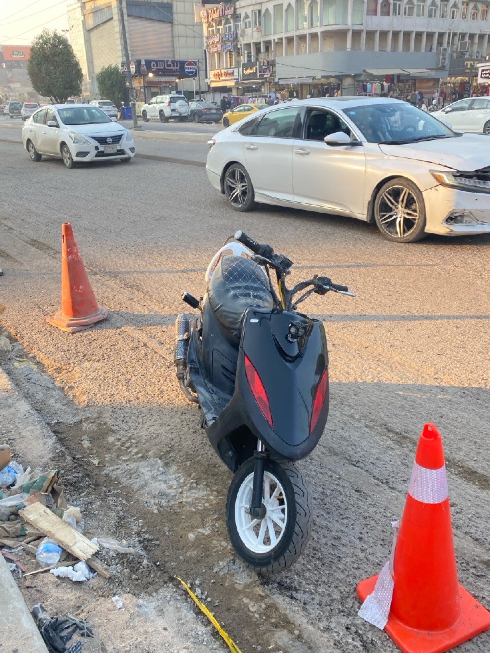 ماكس 120
دراجه مالعب شلعه ومعدل 
بيه ويل مشيف رياضي لون ابيض 
مكينه مفتوحه 55
تاير خلفي عريض 
كابريتر بلادي 
فصله بيه قويه