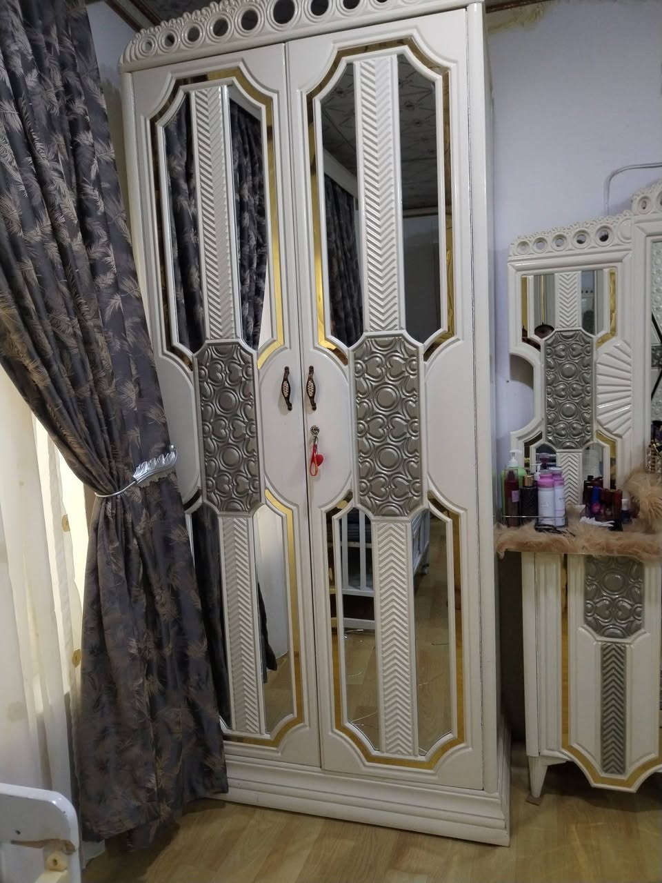السلام عليكم غرفه للبيع
صاج عراقي 6 ملم كنتور 6 باب ارتفاع 2/5 ***********
