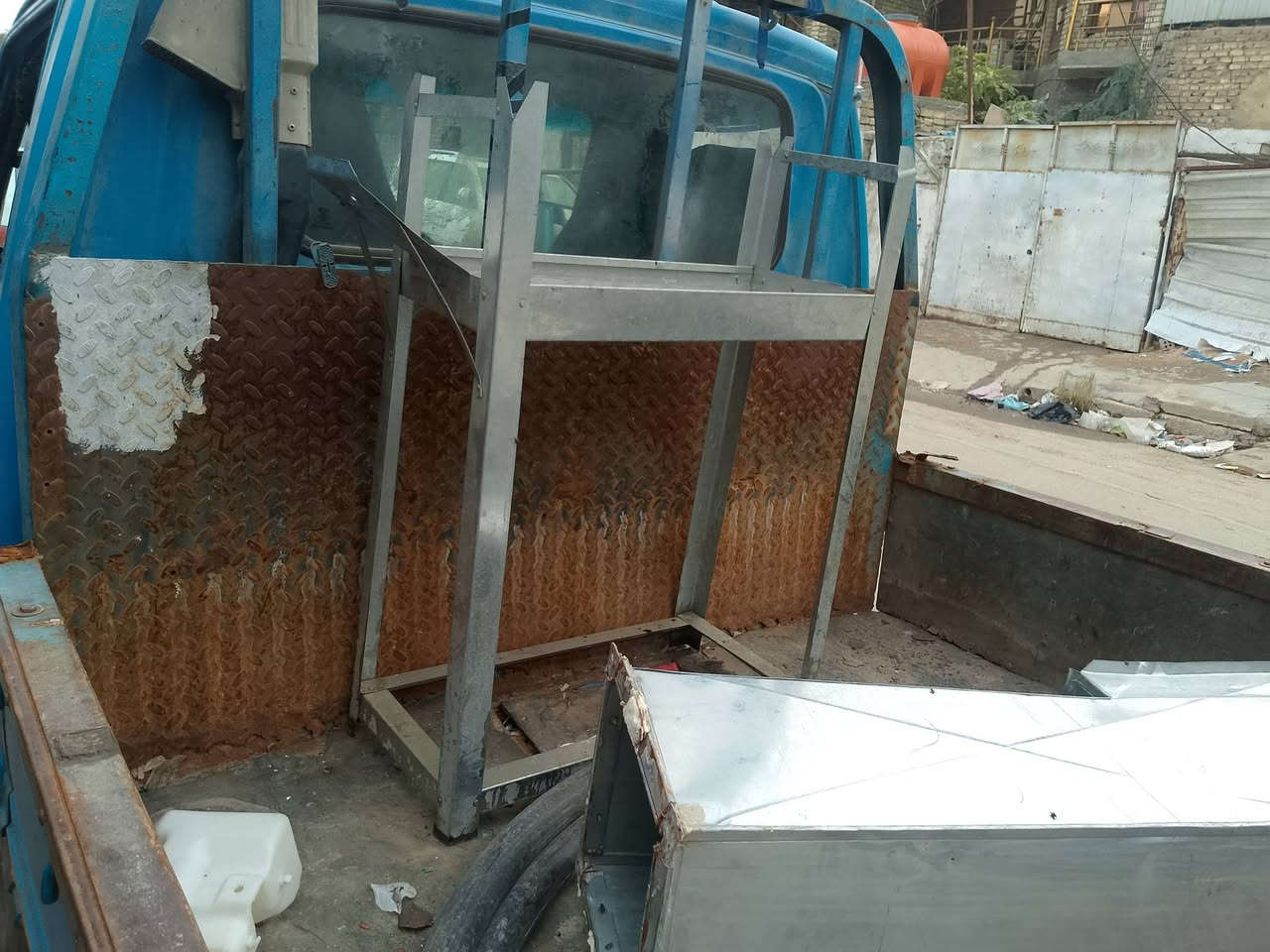 دكت ومنقله شوي 

سعر 50 الف 
جديد 
مكان بغداد مدينه صدر 
***********
