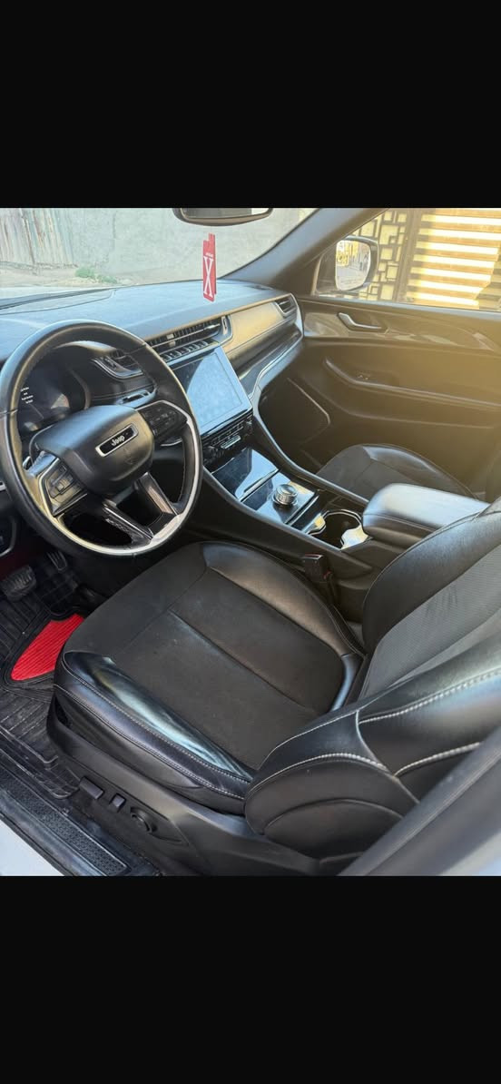 السلام عليكم
جيب موديل 22 امريكي 
السياره جاهزه من كل النواحي 
مكينه كير تبريد تخم تاير صدر حداديه 
كل جاهز السعر 260وبيه مجال 
مكان بغداد ***********
