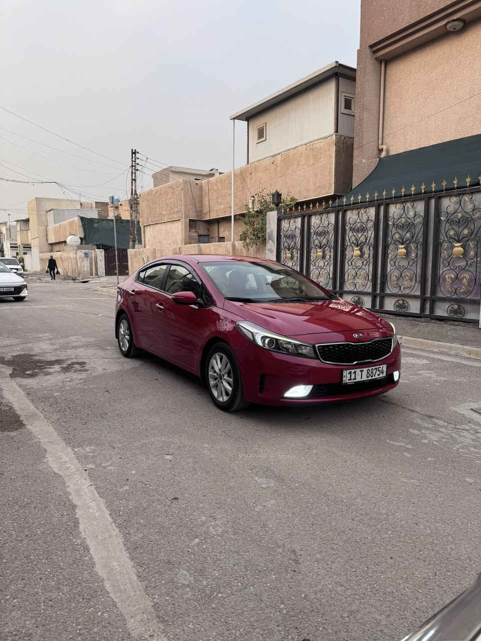 سلام عليكم
سيراتو 2017 للبيع خليجي شركه الدوليه العراقيه محرك 1600 ممفتوح مكفوله من الضربه والصبغ والتبديل ماشيه 90 سياره جديده وصفاحهه عدله ومابيهه شخوط ولا رصعات سياره عليهه تخم تاير جديد وباتري .

موصفاتهه
⚔️ شاشه كامره دواره 
⚔️ اشاير مري ومري شفط ويه السويج
⚔️ ويل كب 16 وخمسه ويل كب 
⚔️ حساسات خلفيه 
⚔️ تحكم ستيرن جهتين 
⚔️ لايت كهرباء وجامه اوتو ولد نهاري 
⚔️ يدات نيكل 
 ⚔️ مود درايف ثلاث وضعيات قياده
وباقي المواصفات معروفه 
*********** 
رايدهه 145وبيها مجال
