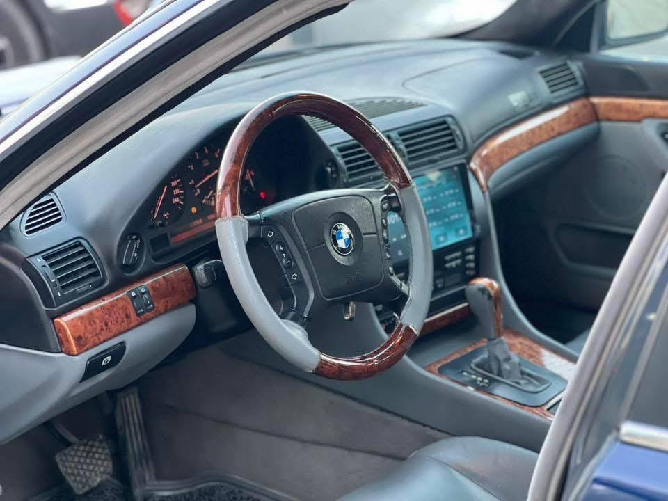 بي ام ٧٢٨ نيلي صبغ عام جمالية موديل ١٩٩٨ رقم سليمانيه بسمي تحويل بشرط سيارة جاهزة فول مواصفات تبريد تدفئة حدادية وتخم تاير جاهزة للاخير *********** عنوان بغداد بغداد, العراق
