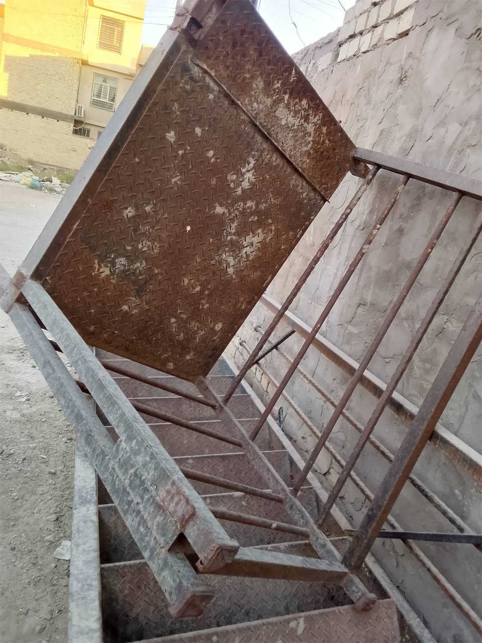 السلام عليكم
درج للبيع 
سعره 200 وبي مجال 
***********

