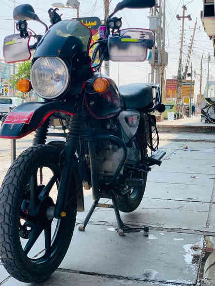 دراجه بوكسر موديل ٢٠٢٢ شهر ال١٠ الدراجه نضيفه كلش مرقمه باقي كم يوم استلم لوحة انكليزي  سعر مليونين و٣٠٠ وبيها مجال باقي التفاصيل اتصل ع رقم *********** مكاني بغداد الحسينيه
