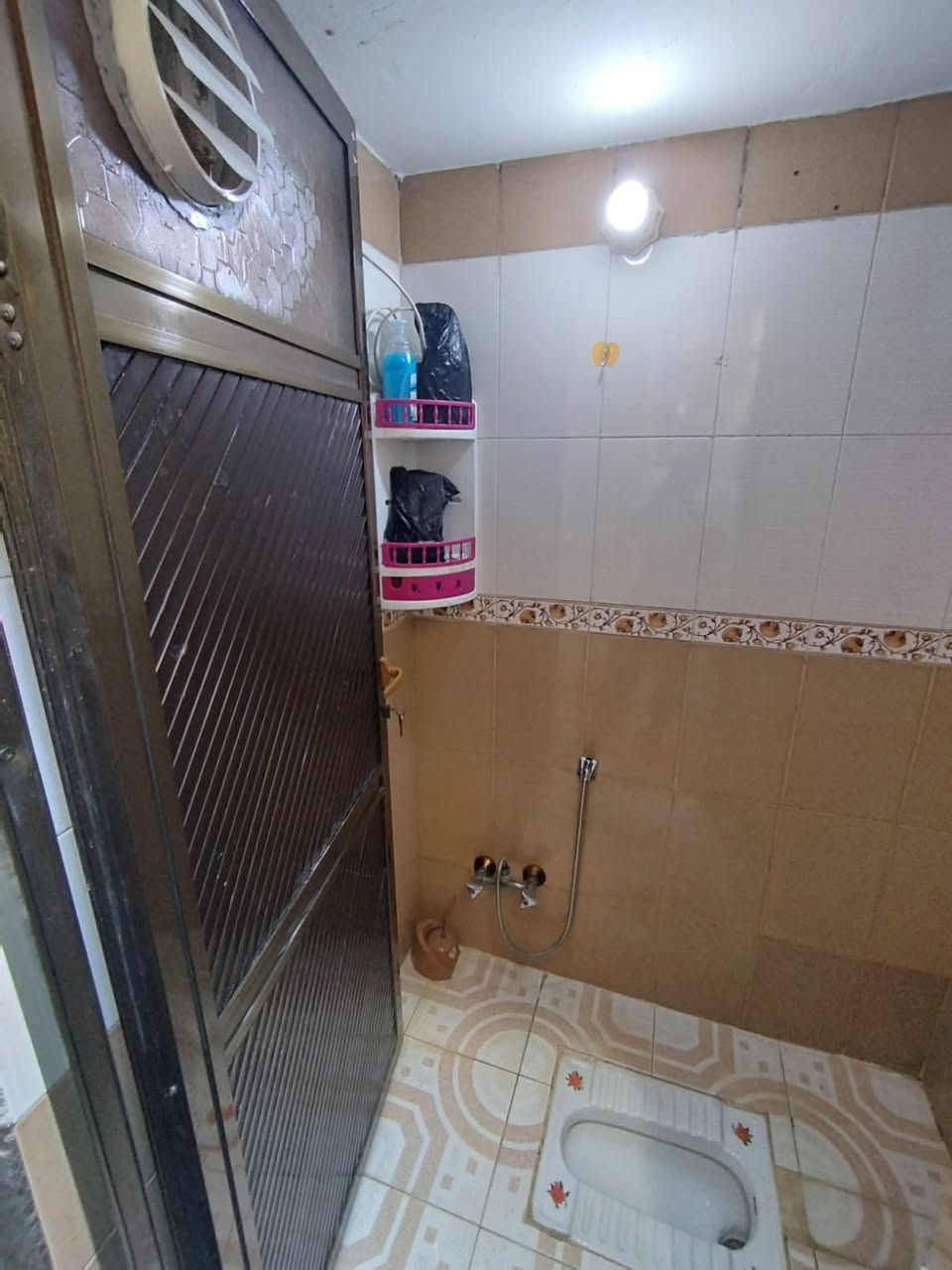 الموقع :ميسان /العرضات
المساحة: 100 متر  5x20
محتوى الدار : استقبال / مطبخ /صالة/غرفة نوم / تواليت عدد٢ /حمام /بيتونة /طرمة
سنة البناء: 2016
نوع البناء : عگادة 
اقرب نقطة دالة : ما بعد شارع 15
للاستفسار   / اتصال او واتس    ***********
