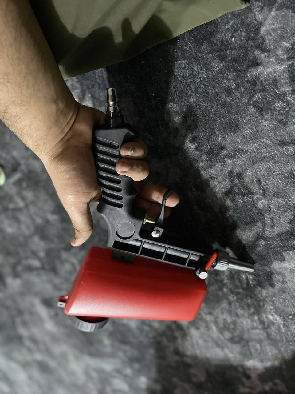 سلام وعليكم مسدس تنضيف برمل ينربط على كنبريسار غراضه كامله اعلى سعر ابيع للاستفسار واتساب ***********
