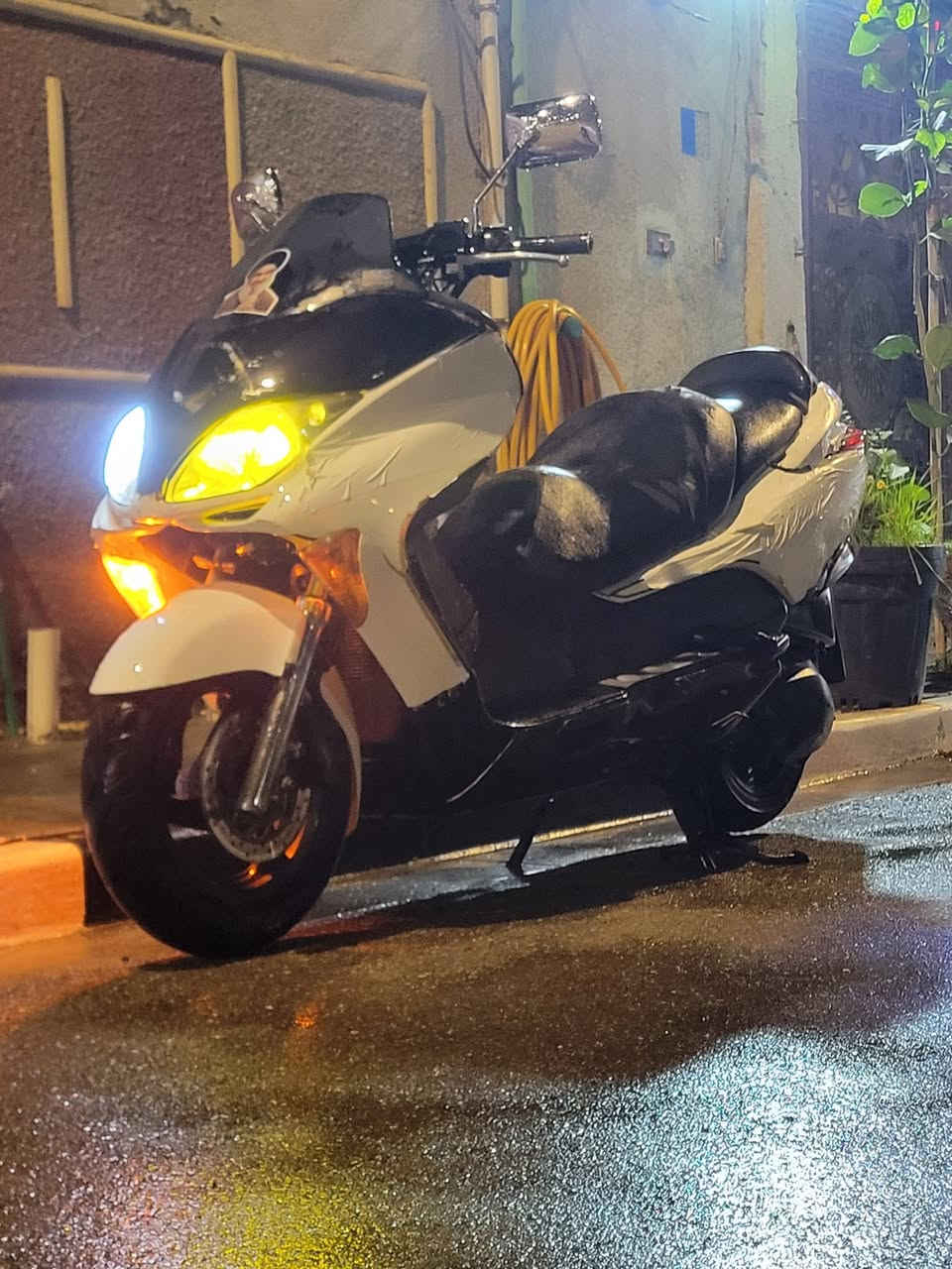 السلام عليكم 
للبيع دراجه فورزه 08 الدراجه ما عوزه شي تخبل شلعه ومعدل ونضافه ومال جناي الدراجه معروفه مواصفاته 
السرعه 160 تايرات جدد. راديتر الدراجه نوزل مو كابريتر 
المكان بصره كزيزه *********** واتساب + اتصال 
السعر مليون و ٣٠٠ وبيهة مجال المؤشراي لا يتعبني
