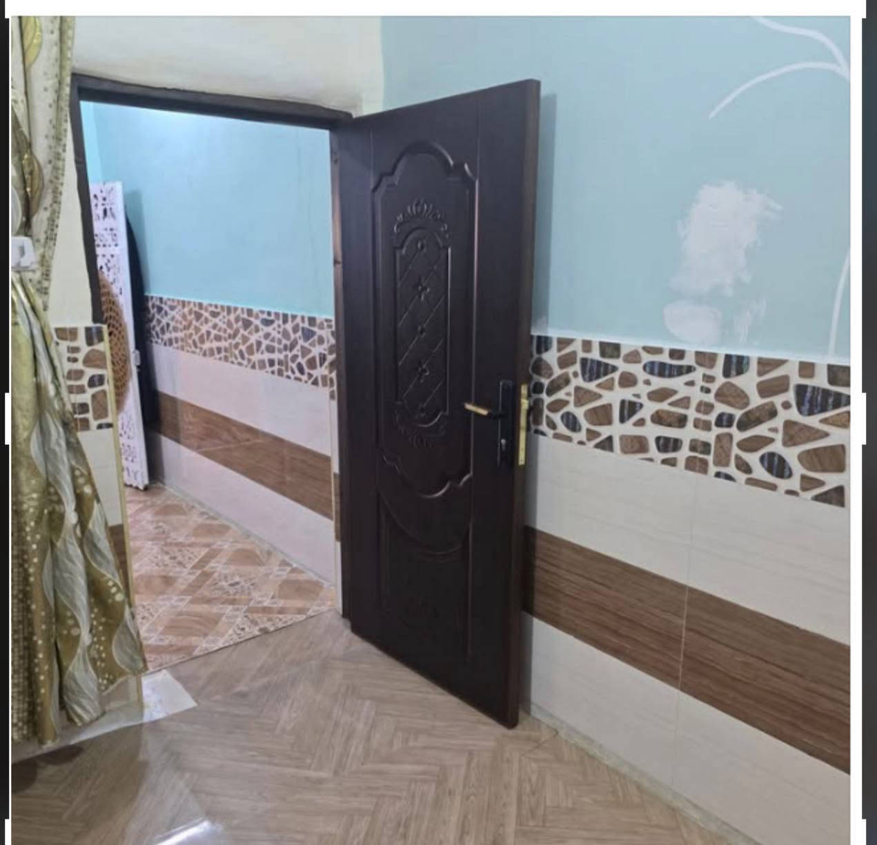 نص بيت تجاوز للبيع يحتوي على غرفة منام وصالة وديوانية وطارمة ومطبخ وحمام
اول بيت بصف بيوت الطابو 
العنوان الحيانية موسى الكاظم على المستطيل وقريب على شارع القائد
البيت جاهزالسقف مسلح 
السعر 16 مليون
***********
