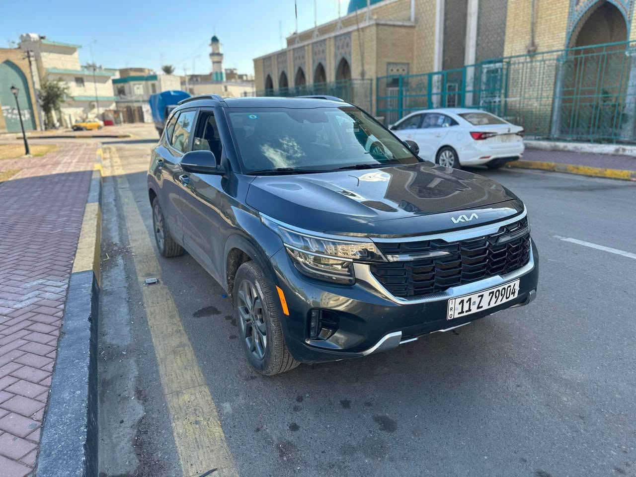 للبيع كيا سيلتوس موديل 2024
سياره جاهزه أخت الزيرو ماشيه 16 ميل فقط حادثها موضح بالصور مرقم بأسمي 
كامله رقم وهزة جديد رقمها بغداد
سياره فول مواصفات 
حساسات امامي خلفي شاشة متصلة عداد ديجيتال. تبريد قطعتين فتحه سلايد تدفئة كشنات شاشه تبريد الكتروني وهواي مواصفات بعد بيها سياره دفع رباعي مكينة 2000دوش تحكمات ستيرن قياده ذاتية 
السيارة مكانها بغداد الاعظمية شارع الاخطل
السيارة معروضه بسعر مناسب 
موجود واتس واتصال
***********
*********** بغداد, العراق
