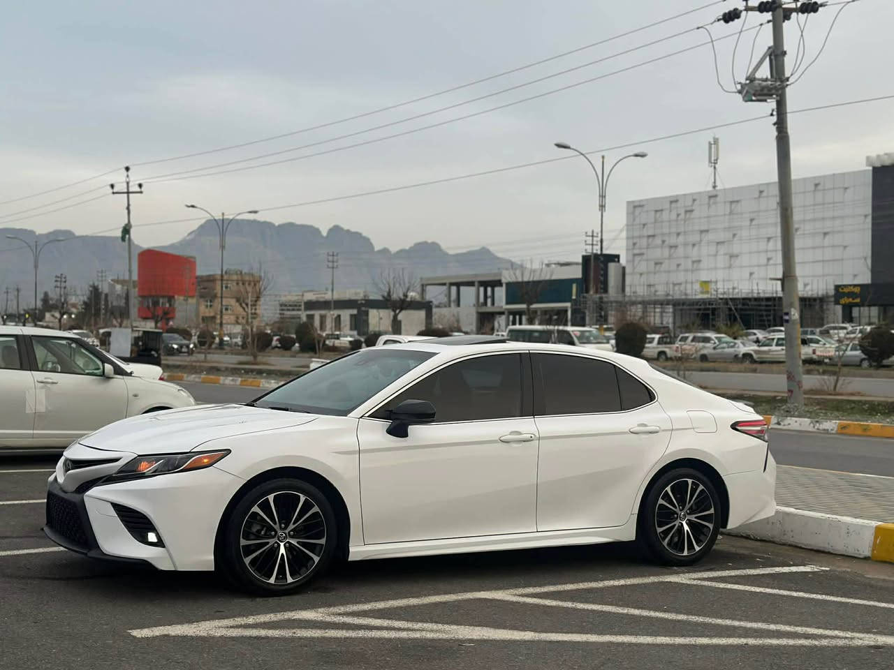TOYOTA CAMRY 2019 SE+
سە یارەکە بەس بۆنیت بۆیاخ بیناوگرتن بەئیرباگ پە لیک pdr بچوک هەیە کامل سیرڤس کراوە یەک دینار مەسرەفی تیدا نیە هەزوو بەراد تازە بۆ کراوە سە نەوی تازیە نرخ-١٨٥$ شتیک مەجال 
4T1B11HK4KU170662
***********
*********** رانية, السليمانية
