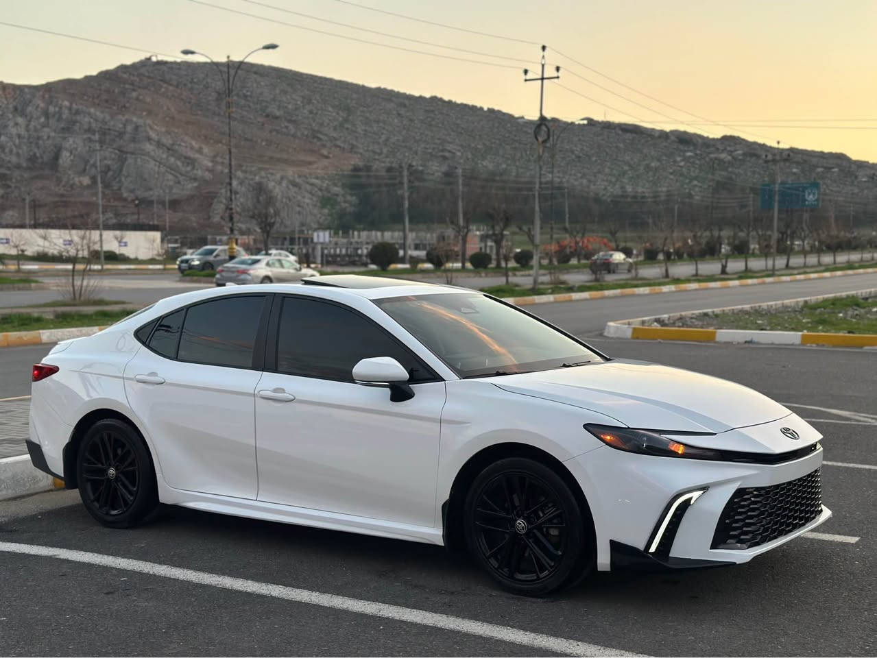 TOYOTA CAMRY 2025 SE+ 
سه ياره كه به س بؤنيت بؤياخ بيناوگرتن ئيرباگ به س سوكان ته قيوه بيلادي داندراوته وه سه ياره كه تنها ٥ هه زار رؤشتوه هه موو گيان به شه رت بي ته حديل بي شوخت بي چال سه ياركه فول مواسه فاته ( سلايت-كوشن گه رم-سوكان گه رم - ده رگا به سمه - مؤبايل شاعن- رادارته نيشت-رادار پيش پشت-هتد سه ساره كه كاتي نه شكاوه ٣ مانك كاتي له گه له نرخ-٢٥٠$ مه جال 4T1DAACK2SU046289 ره قم شانسي 
***********
***********
Whatss app
Vaiber رانية, السليمانية
