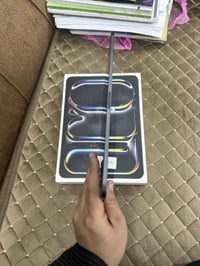 اخوان عندي ايباد M4 بطاريه 93/100 نضافه ٩٠/١٠٠ كامل مُلحقاته بي خلل نق...