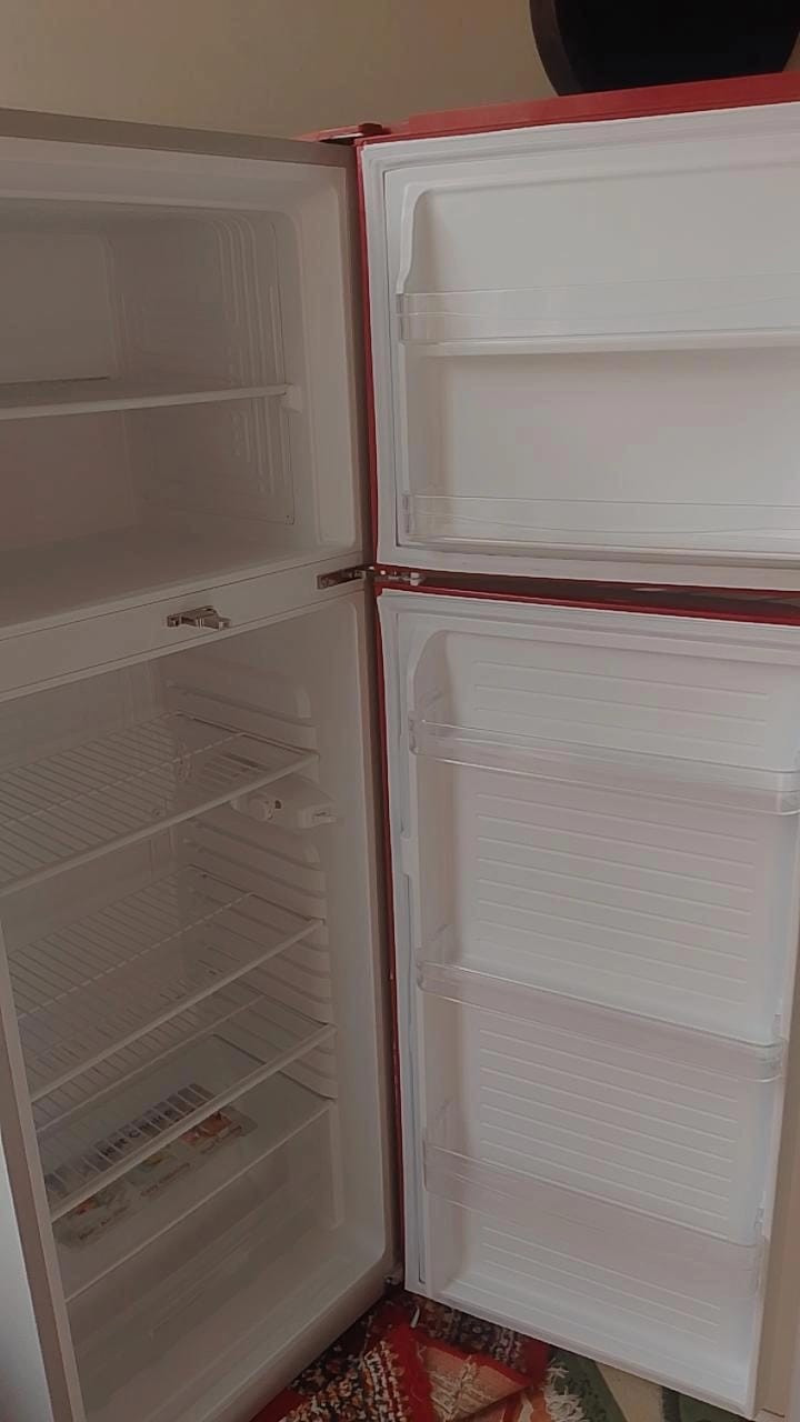 ثلاجه مستخدمه شي قليل جدا
٢٥٠  ***********
