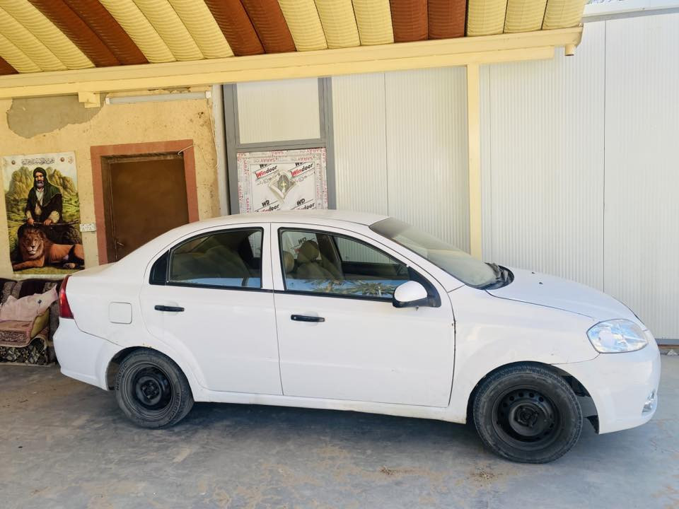 السلام عليكم افيو 2009 جاهزة من كلشي بيه قطعة وحدة صبغ اثر دحجة دراجة  والباقي كفاله كير  محرك مكفول شاشه سنتر لوك رقم جديد سنوية ل2030عارضه 65 وبيه مجال 
مكان سيارة حله  أبي غرق ***********
