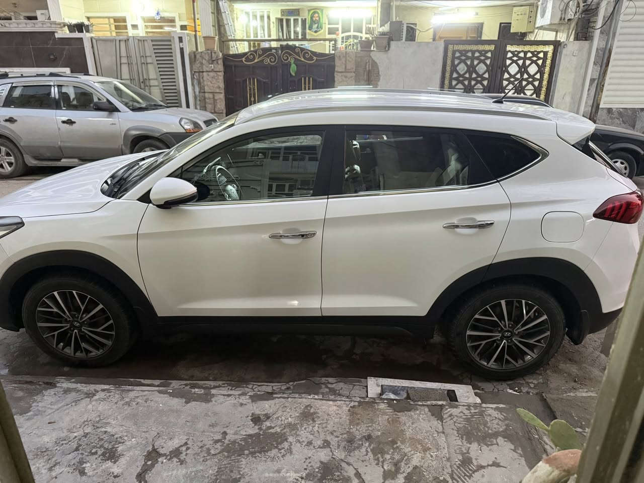 { السلام عليكم 🫡 }{ من رخصت ابو الكروب }
{ توسان للبيع }{ ماشية 80 }{ خليجي }{ مديل 2019 }
{ السعر 200$💵 و بي مجال { نضافة الداخل 💯 }
{ كتلوكات الشركة موجودة }{ بصمة احتياط غير مستغدمة }
{ تخم تاير جديد و اصلي 💯 }{ باتري جديد و اصلي 💯 } 
{ سيارة جديدة و جاهزة بدون نقص { رقم بغداد 89881 }
{ فول مواصفات عدا الفتحة }{ كير ومكينة وضع الشركة }
{ بنيد امبدل وبيهة بارد ع كد هلال صغير جوة يدت السايق }
{ وقطعة صغيرة بالصندوق و حافت الجاملغ الامامي }
{ عنواني بغداد الشعب 📍}{ *********** 📞 }
