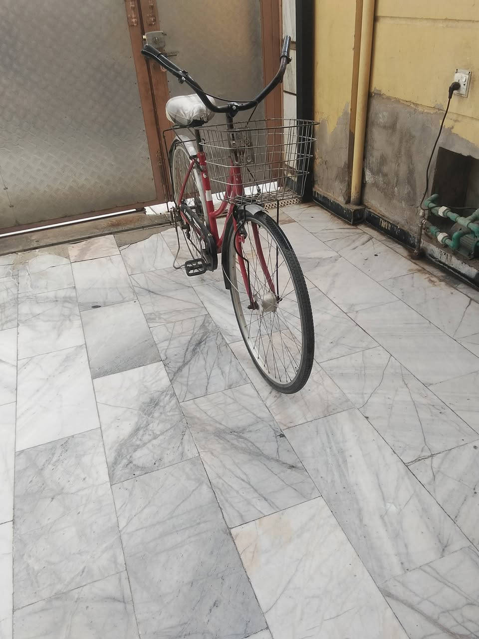 سلام عليكم من رخصت اخويه مدير الكروب بايسكل للبيع السعر55الف بالكماليه للاتصال*********** بناتي حجم 27
