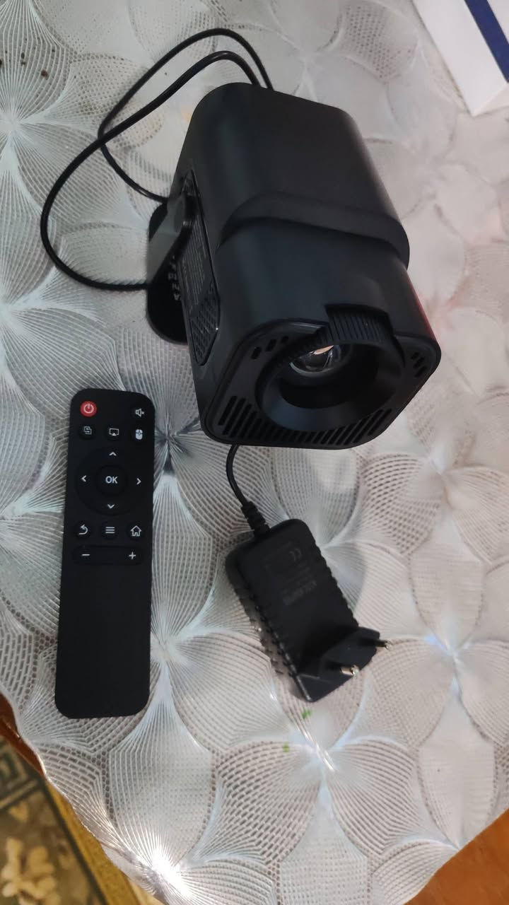 داتا شو سمارت يربط وافاي 
شاحن للموبايل
تكدر تكبر وتصغر الشاشه


**إذا كنت صاحب هذا الإعلان وتريد حذفه لأي سبب، رجاءا أرسل رسالة إلى الدعم الفني**