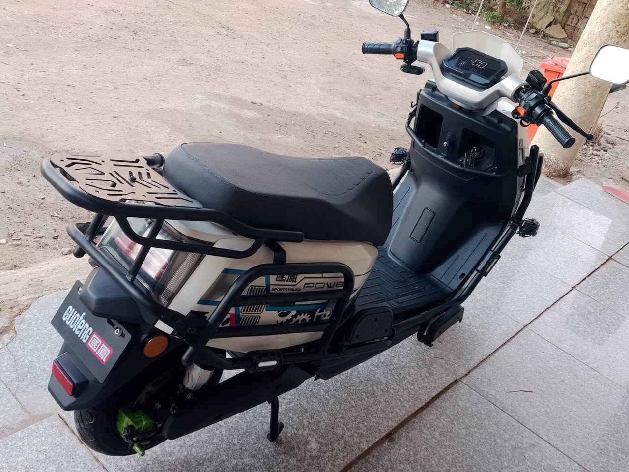 سلام عليكم شباب دراجه شحن للبيع السعر 650 نظافه 90% ست بطاريات ملف 2000 سرعه  حقيقيه 80  دبل سويج دبل بصمه ام بي 3 شاحن يو اس بي لايت زنون دراجه اني ماخذها من المعرض بالعافيه عليه اللي ياخذها هذا رقمي اسيا بي واتساب واني بالخدمه مكاني عبيدي ***********
