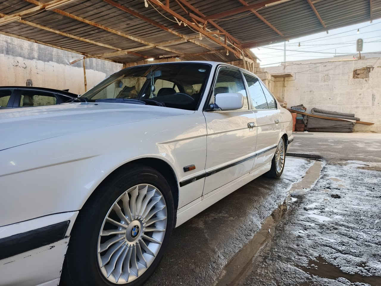 السلام عليكم
Bmw 525للبيع
رقم اربيل مسطرة
سنوية جديدة 
كير أوتو
محرك كبس مسكر صقر
السيارة جاهزة 
تبريت ثلج
شرط التحويل 
رقم موبايل ***********
السعر ٥٥ وبيها مجال 
صبغ السيارة اربع قطع ابيع حزام
