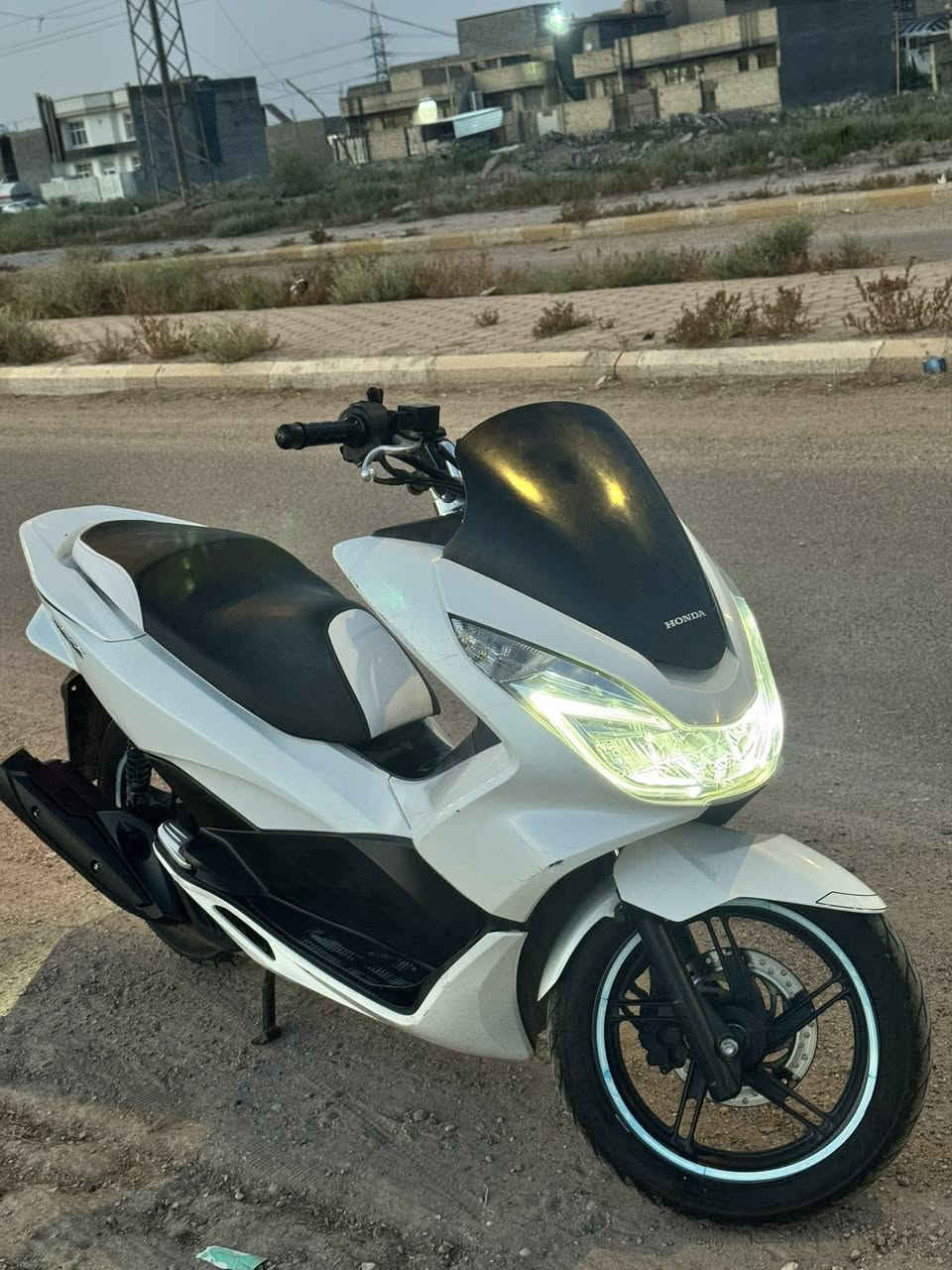 سلام عليكم pcx ياباني جيل ثاني موديل 2018دراجة مكفولة كفالة عامة وعليها إدامة الكشر نضيف 100/90 العنوان بغداد المحمودية السعر 18 وبيها مجال  لل استفسار *********** بي واتساب هم
