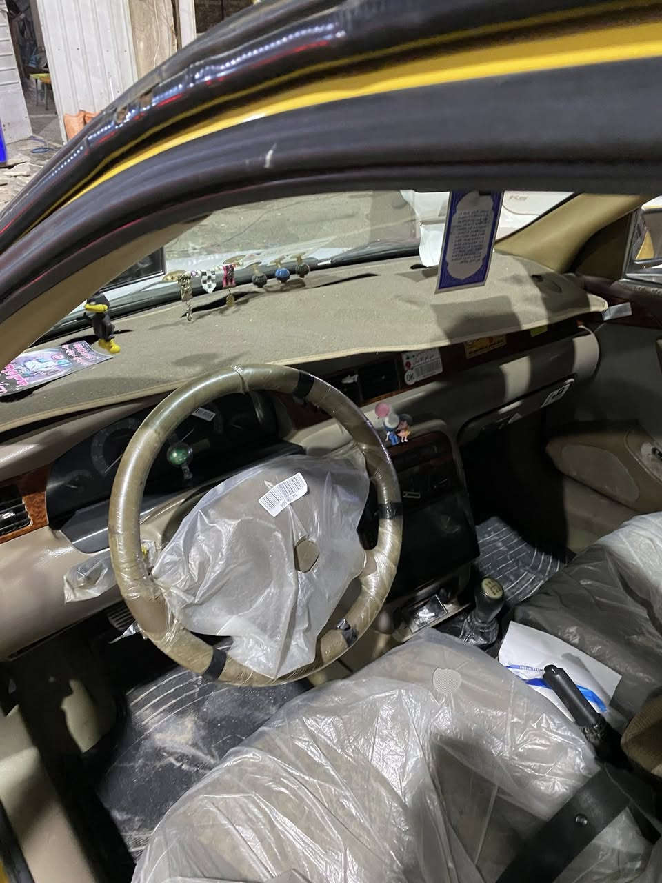 سلام عليكم سياره سمند البيع موديل 12 مصفره هيئه وغرامات بيه صبغ جاملغ خلف سائق فقط سعر42 مكاني بغداد حي اور رقمي ***********
