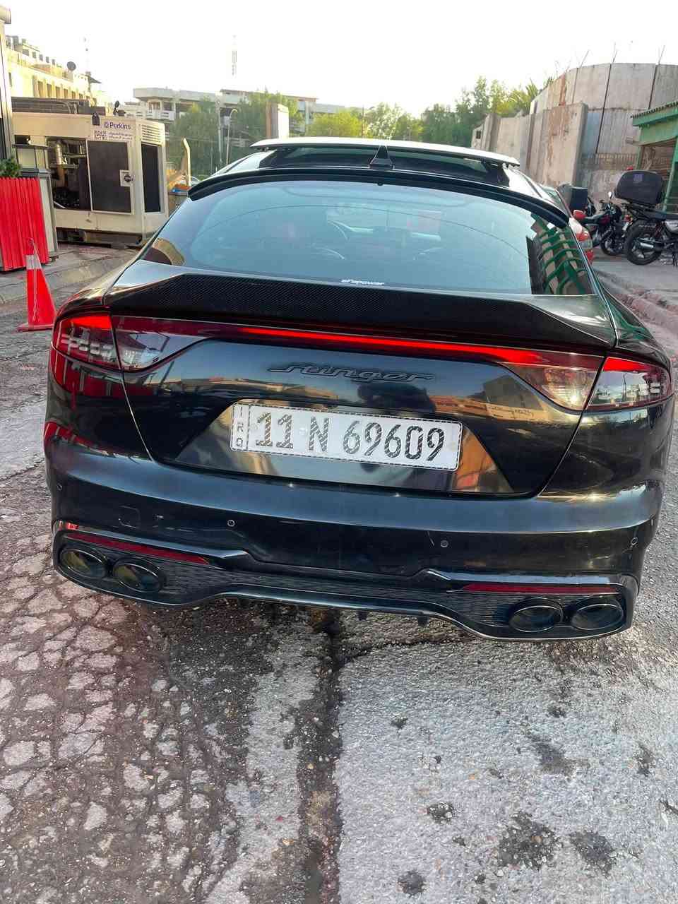 سلام عليكم اخوان 
ستنكر 2018  G2 اعله فئه فول الفول
6 سلندر توين تيربو 
ماشيه 79 الف كيلو
بيه 4 قطع صبخ صفحت السايق بدون دواخل وحاليا جارد الصبخ 
والتكم 
بدون دواخل بجم كبس لا شاصي ولا لغد
السياره جاهزه ونصبه حلوه ومصروف عليه هواي
صدر80بلميه تخم تاير جديد صار سبوع شديته
رقم انكليزي جديد وسنويه جديده بسمي تحويل ثاني يوم

لاضافات الي عليه
تخم فلنجات رياضيه مزرفه من شركه  kgc 400 دولار

لد لايتات امامي متغيرrgb  128 لون تتحكم بلتلايفون 350 الف

دكتات ضوئيه تبريد 150

بنيد كاربون قايبر اصلي مستورد 750 دولار

قبغ جنطه فايبر كاربون اصلي مستورد 450 دولار

لحيه اماميه 100 الف

شفقه خلفيه 80 الف

محدثها ويل بكلايت كامل وديفوزر وحلوك وفسفورات وكزوز كامل مال 22  170 دولار
ملاحضه السياره فور ويل ملغي حساس 
واسف ع الاطاله

السعر المطلوب 150 وبيه مجال حك الجيه
مكان بغداد كراده او مدينت الصدر
رقم الهاتف  ***********
