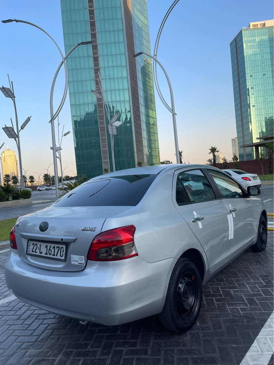 Toyota yaris 2009 
٥ پارجه صوبخ به بى ناو گرتن زور خاوينه ره قم نويه سه نه وى نويه ٤ تايه ى نويه پشتو پيش كه پسه سه ياره كى بي مه سروفه  
*********** أربيل, العراق
