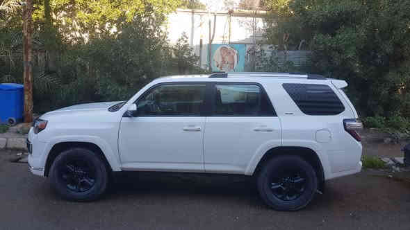 السلام عليكم ورحمة الله وبركاته
فور رنر لون ابيض صدفي Sr5 موديل ٢٠٢٢ 
كير محرك برادو ونفسة مال جكسارة  v6  مكفول كفالة بلادي 
تبريد ثلاجة
رادار امامي
بصمة ابواب بصمة تشغيل 
فول تحكم ستيرن جهتين وتدفئة بالستيرن
شاشة كبيرة مع كامرا دوارة
نظام تحديد مسار 
نظام مانع انزلاق
٣ أنظمة قيادة ايكو ، نورمال ، سبورت
كشنات كهرباء، ٧ راكب 
حساس امامي + خلفي
هوك خلفي 
السيارة ماشية ٥٧ 

اخوان حادث السيارة خفيف جاملغ وبنيد بدون دواخل  بدون شاصي نهائياً
السيارة  رقمها بغداد الرقم الجديد بأسمي شخصيا
مكاني بغداد  سعرها ٢٨٩ وبيها مجال كلش بسيط 
وما اعتقد اكو هيج موديل بهيج حادث بدون شاصي مع الرقم بهيج سعر 
***********
