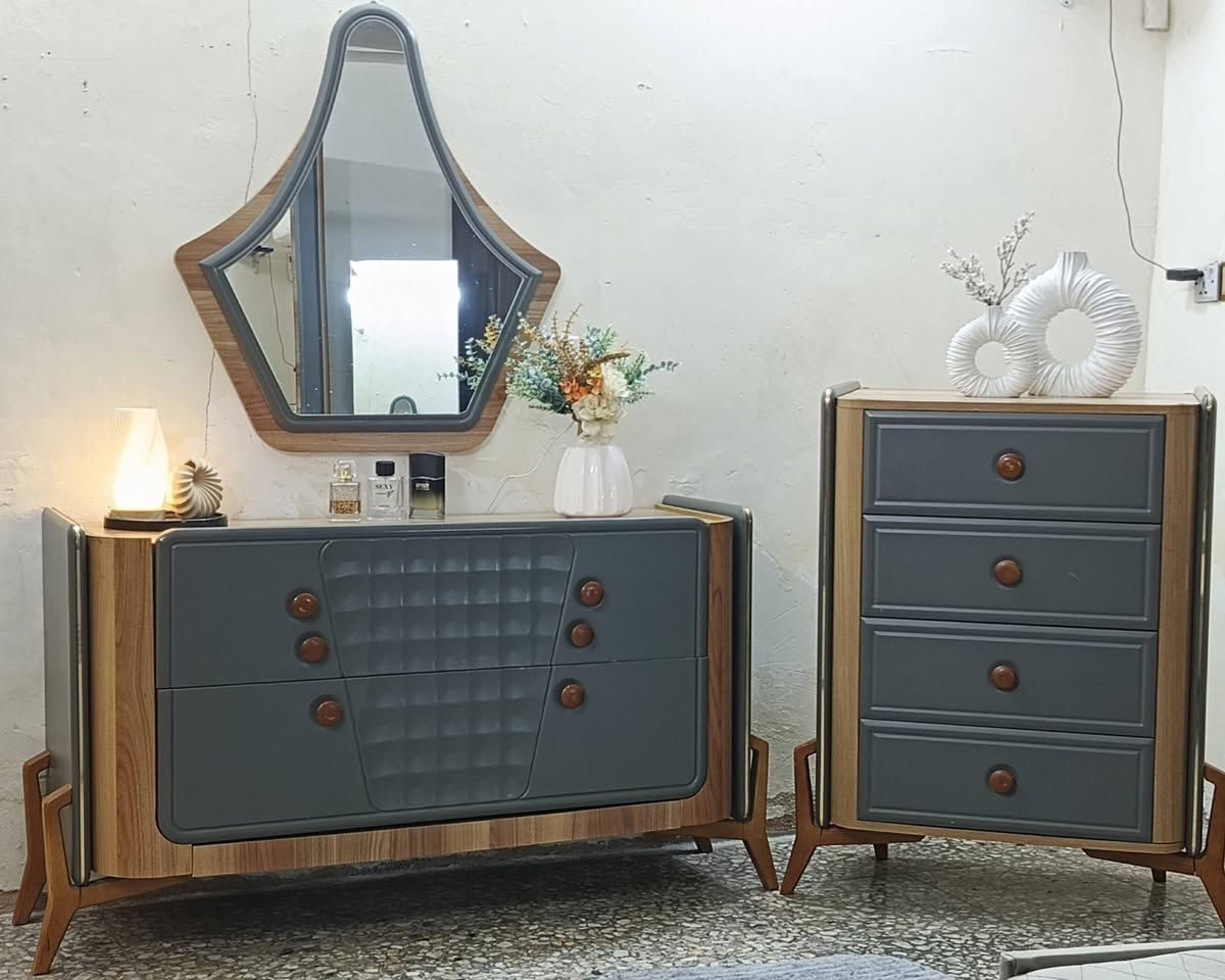 غرفة تركيه للبيع نضافه 100٪
المودرن ٩ قطع جديدة هيدروليك
 أصلية تكمه القويه الثكيله للأستفسار خاص
***********
