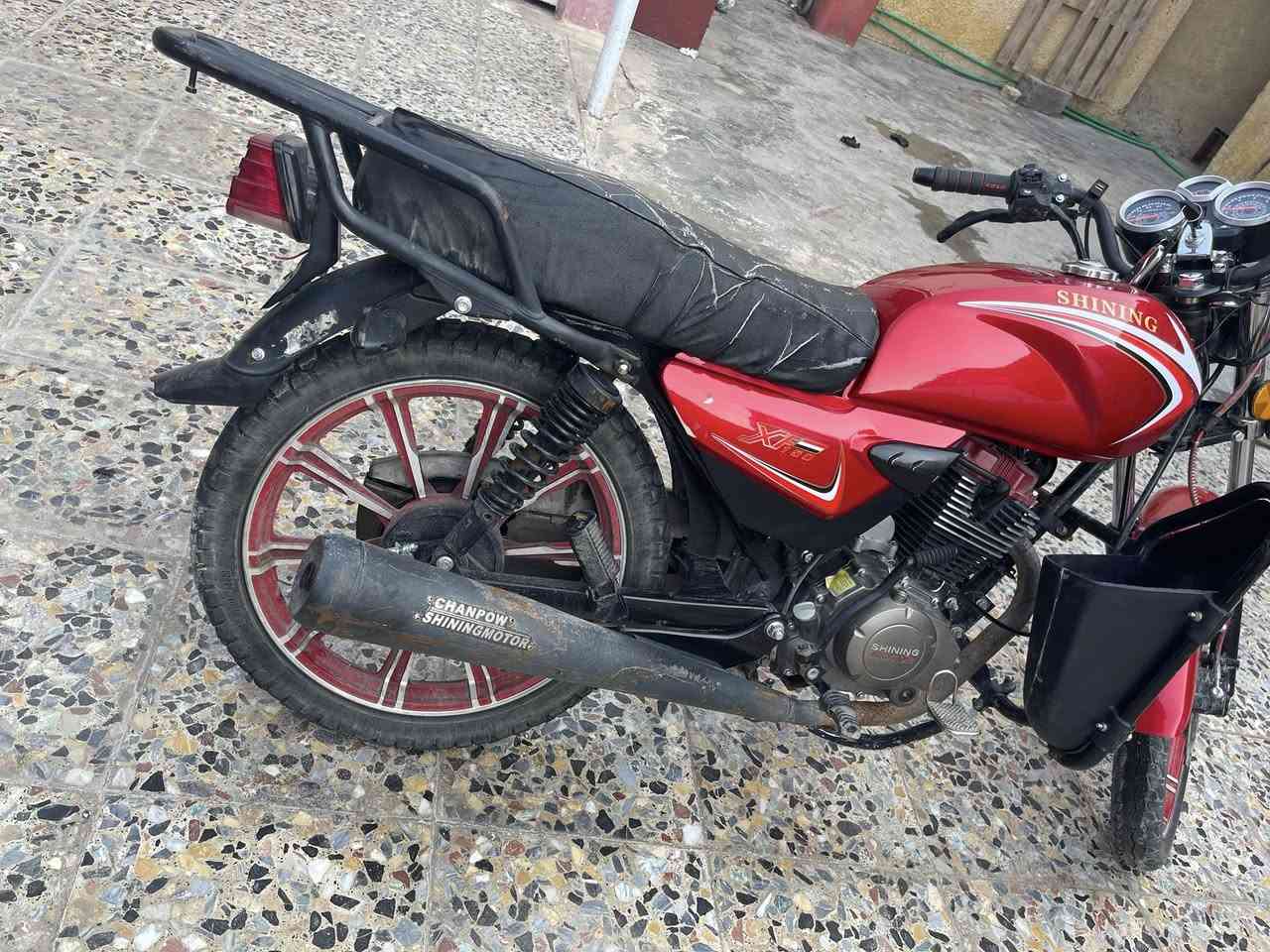 الدراجه للبيع : شاينينك موديل 2023 نازله بل 2025شهر الخامس مكفوله كفاله عامه نقوصاتها متكلفك 15الف 
مثل ما موضح بالصور جاملغ امامي وأشاره يسره خلفيه
مكينه ما مفتوحه تاخذها تريح بالك وعلي
السعر 675 ومجال بسيط للشراي 
مكاني المحموديه 
التواصل اتصال أو واتساب فقط 
***********
