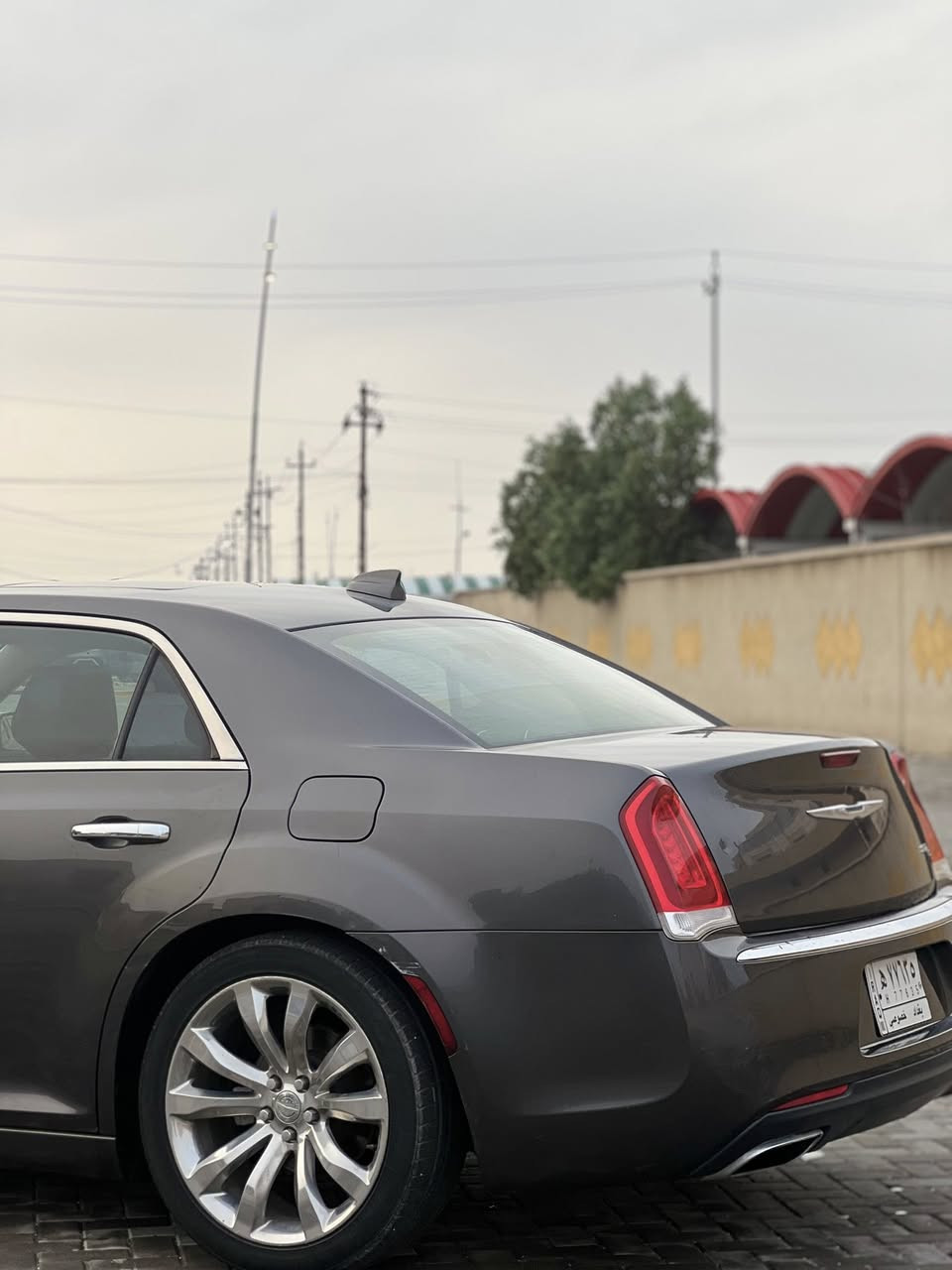 كرايسلر C300 2016
-السياره حره 
-وارد كندي 
-ايرباك سليم الضرر فقط تبديل جاملخ
_بانوراما
-دخول ذكي
-تشغيل عن بعد
-حجم الويل 20 +تخم تاير جديد
-كشنات كهربائية 
-تدفئه وتبريد شكنات+ستيرن
-برده كهربائيه خلفيه
-لايت زينون
-رقم السياره بغداد 
-مكان السياره بصره 
-متواجد ع رقم ***********
