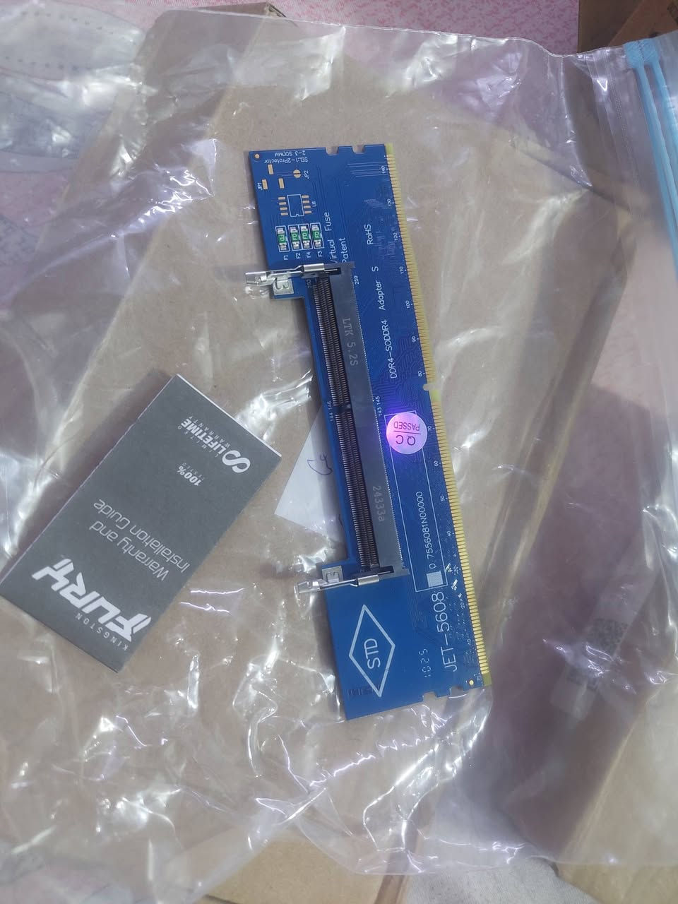 هذه القطعة هي عبارة عن محول ذاكرة الوصول العشوائي (RAM) يسمح باستخدام رامات اللابتوب من نوع DDR4 SO-DIMM في أجهزة الكمبيوتر المكتبية (Desktop) التي تستخدم رامات DDR4 DIMM.الاستخدام: يتم تركيب رامة اللابتوب داخل المحول، ثم يتم تركيب المحول في فتحة الذاكرة الموجودة على اللوحة الأم للكمبيوتر المكتبي.التوافق: صممت هذه المحولات لتكون متوافقة مع مواصفات JEDEC القياسية وتدعم عادةً ترددات تصل إلى 2133 ميجاهرتز.المميزات: تحتوي هذه البطاقات غالبًا على تصميم حماية من التيار الزائد (Over-Current Protection) لضمان سلامة الذاكرة
السعر ١٥ مع التوصيل


**إذا كنت صاحب هذا الإعلان وتريد حذفه لأي سبب، رجاءا أرسل رسالة إلى الدعم الفني**