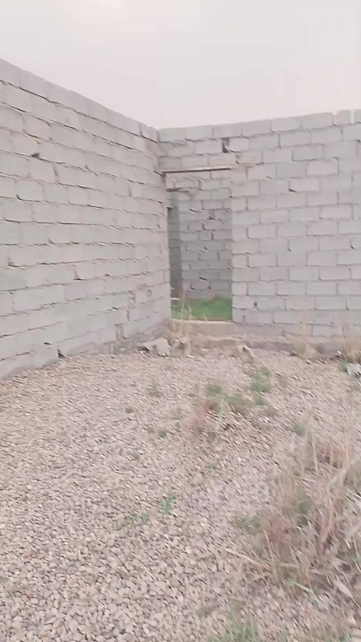 السلام عليكم قطعه 200م بيه بناء مشتمل هيكل قريبه ع الاروائي بلبدايه داخله تطويب وره قاسم اسويدان 
***********
