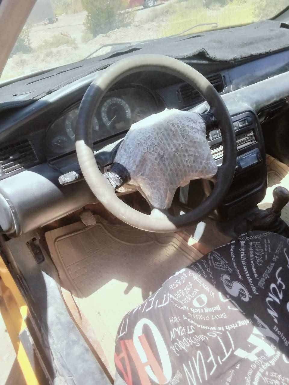 سمند موديل 10 محرك وكير فرنسي مكفولات حداديه زينه كهربائياته شغاله باتري ودينو جدد الجامه الاماميه جديده كشره ما بي ضربه بس بيه خياس راعيه موجود بس ابيع بدون راعي سعره 11 ورقه السياره شغاله وترايك وين ما تريد***********
