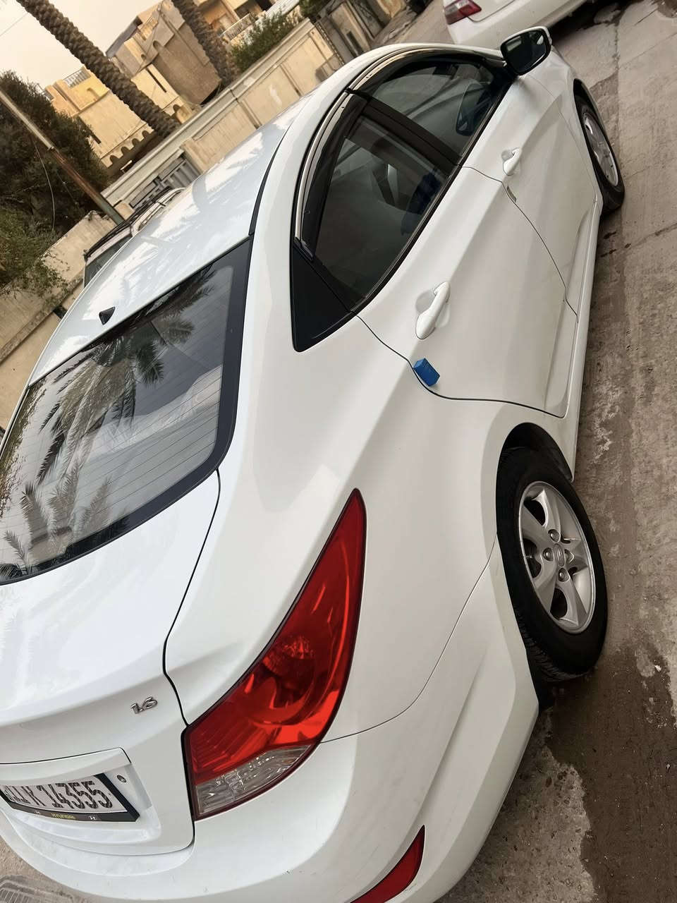 السلام عليكم 
اكسنت خليجي 2014 محرك 1600 ماشية ٦٤ فقط حقيقي يدك جرص ب 120 السيارة كلين من دون اي صبغ تخم تاير جديد منضومة زنون مكينة كير كله بحالت الوكالة تبريد كهربائيات كفالة  بدون اي نقص ولا اي جيك  بالعافية عل ياخذهه السعر ١١٣ 
المكان بغداد البلديات حي التجار 
***********
