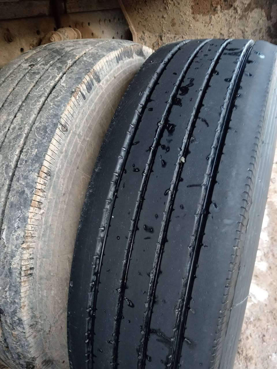 تايرات كاملات ٢٢.٥/ R13/
مراوس ب تايرات(٢٤ ) قطع وبرماخ
مكاني الصويرة قرب سيطرة اللج
الهاتف ***********
