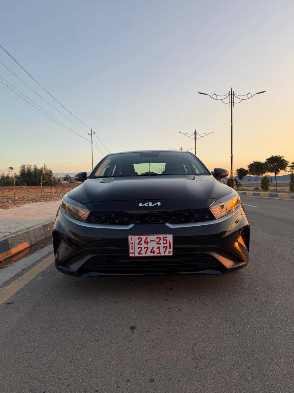 🚗 للبيع: كيا فورتي 2023 (Kia Forte) - فئة LX 🚗
​حالة الزيرو | وارد أمريكي | تقنيات أمان متطورة
​💰 السعر: 14,600$ (دفتر و46 ورقة) 💰
​📍 الموقع والتفاصيل الجمركية
​الدخول: منفذ إبراهيم خليل (تترقم شمالي).
​موقع السيارة: شمال الموصل - قضاء تلكيف - ناحية القوش.
​⚙️ المواصفات الميكانيكية
​المحرك: 4 سلندر، سعة 2000cc (اقتصادي وعملي).
​ناقل الحركة: أوتوماتيك 8 سرعات.
​الممشى: 27,000 ميل فقط.
​أنماط القيادة: (Sport / Smart / Comfort).
​🛡️ أنظمة الأمان والذكاء
​الرادارات: رادار أمامي، خلفي، وجانبي.
​الأنظمة الذكية: نظام تحديد المسار الآلي + نظام مانع تصادم أمامي.
​الفرامل: أوتو بريك (فرامل الطوارئ التلقائية).
​الحماية: وسائد هوائية (Airbags) سليمة بالكامل.
​✨ الميزات الإضافية
​شاشة عرض متطورة مع نظام معلوماتي حديث.
​كاميرا خلفية دوارة عالية الدقة.
​إشارات انعطاف بالمرايا الجانبية.
​منافذ USB وشحن موبايل.
​🛠️ الحالة الفنية والضمان
​الحادث: خفيف جداً (موضح بالصور).
​التصليح: تبديل جاملغ أمامي أيمن (جهة النفر).
​الصبغ: صبغ بسيط في حافة البونيت فقط.
​ملاحظة: السيارة بدون فتح إيرباك وبحالة ممتازة جداً.
​📞 للتواصل والحجز
​تواصل مباشرة عبر الأرقام التالية:
📲 ***********
📲 ***********
