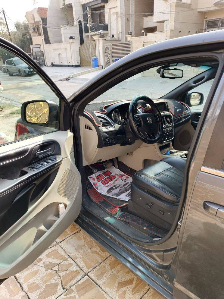 ‏السلام عليكم. 2019 كرفان 3 قطع تبريد sxt فول كهرباء ابواب وصندوگ وجامات للأخير فول اوتو كهرباء، اللايت مزروع عدسات زينوم ممتازة والعالي باقي أصفر بدون مخالفة المرور،استخدام شخصي السيارة  وارد ضررها بنيد مبدل وماطاگ اي ايرباگ بيها وصور الحادث موجودة عندي ومثبت ايضاً رقم الشاصي والسونار مرفق وبحاجة الى تكحيلات وبوليش، للجمالية لأن بيها شخوط احتكاك بسيارات ودراجات. رقمها مشروع وطني بغداد. السعر 17000$ قابل للتفاوض بعد الشوف للتواصل موبايل و واتساب *********** او ***********
