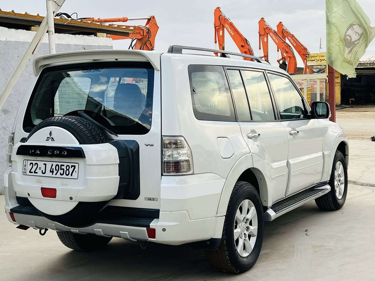 السلام عليكم باجيرو  2014 خليجي السياره كفاله عامه من الصبغ والسونار معه اصور السياره فول مراصفات حبتور ام الدمام  السياره كير مكينه كفاله حداديه جاهزه
_______________
السعر 175 وبيه مجال 
السياره تحويل ثاني يوم 
العنوان بابل الشوملي 
الاستفسار ‭٠٧٧٨ ١٦٢ ١٦٦٦‬
