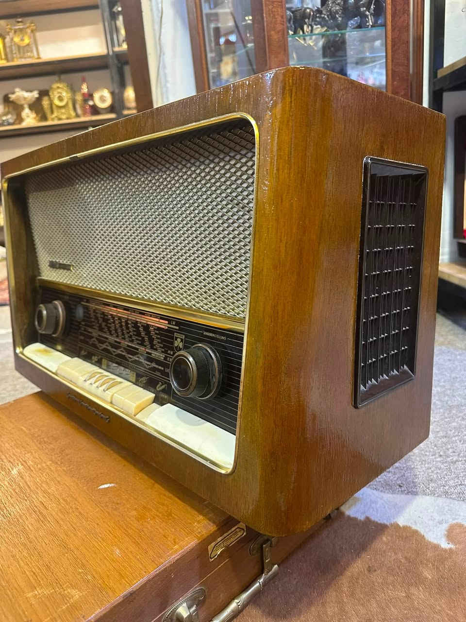 راديو گروندك الماني شغال FM نظيف بدون عيب
لتفاصيل آكثر يرجى مراسلة الصفحة 
يوجد توصيل


**إذا كنت صاحب هذا الإعلان وتريد حذفه لأي سبب، رجاءا أرسل رسالة إلى الدعم الفني**