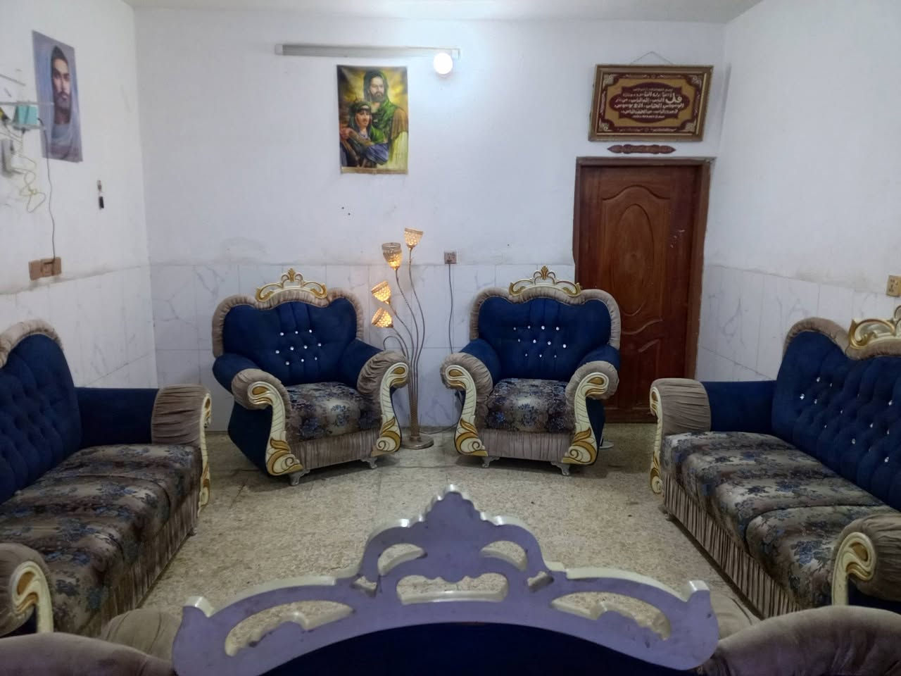 تخم ملكي تكمه نظيف جدا 10مقاعد ب290الف وبي مجال المكان الوشاش *********** يوجد توصيل  بكروة يوجد واتس اب
