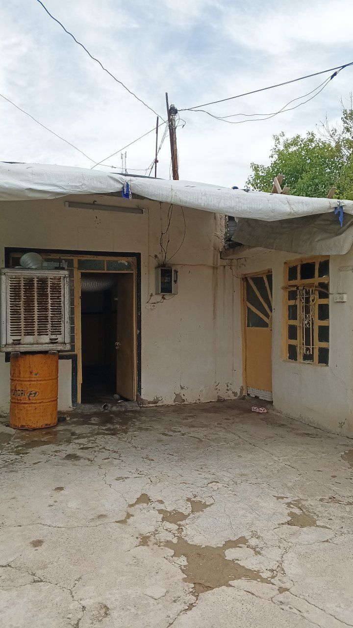 سلام عليكم بيت البيع تجاوز حي انتصار شارع 60 من جيهت الميثاق المساحه 160 غرفه نوم+ هول+استقبال +مطبخ خارجي +حمام هم خارجي   توصل عل رقم  ‏‪***********‬‏ العسر 16 مليون
