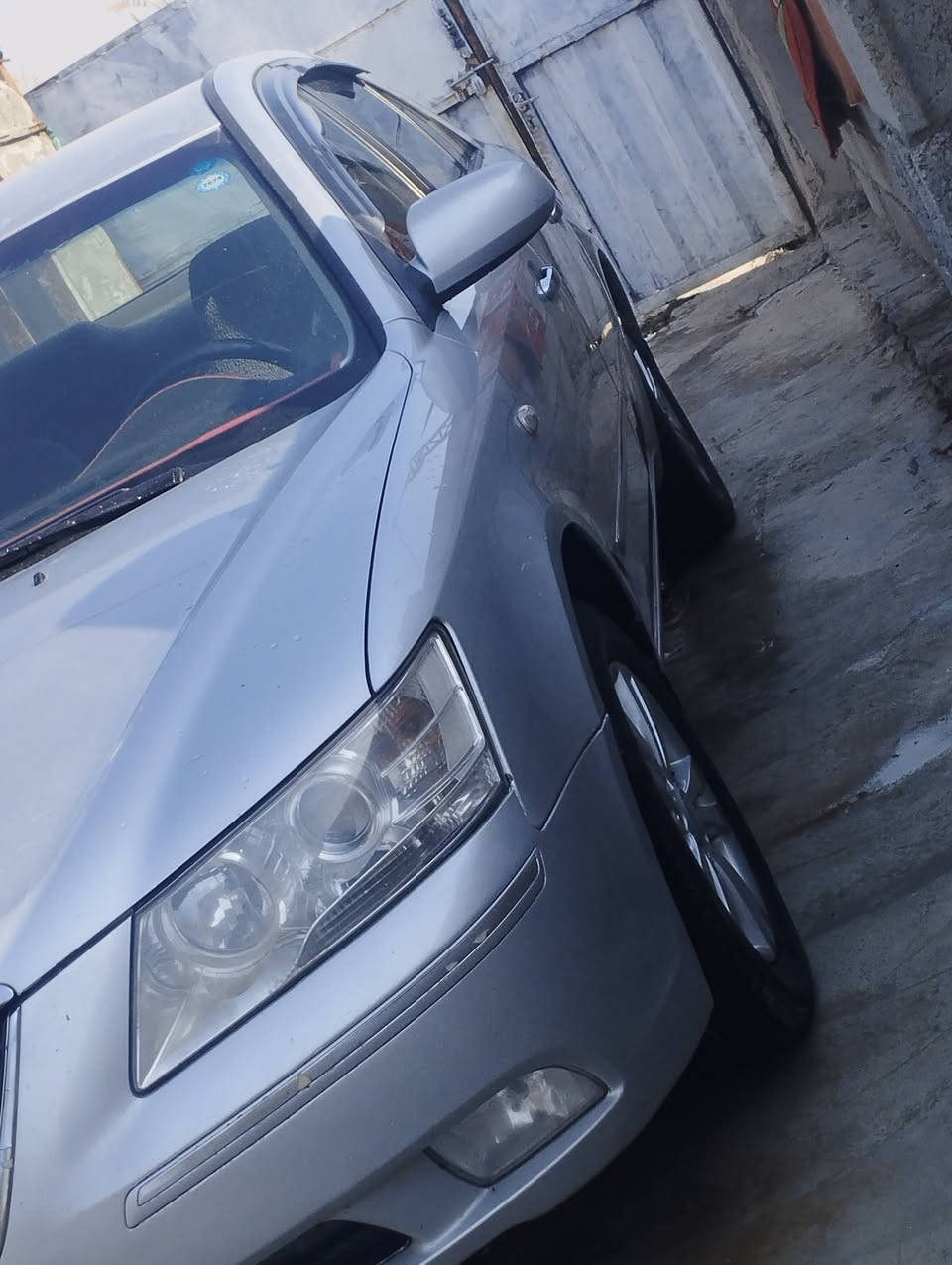 السلام عليكم سوناتا  موديل ٢٠٠٩رقم سليمانيه كوري محرك الفين جديد سنويه جديده ارقام جديده لون سلفري تخم تاير تبريدثلج تدفئه شغاله بيها منضومة غاز سياره مكفولة عدا صيغ بل باب الخلفي بدون دواخل مبايل ***********مبايل***********سعر١٠٥مكاني حفريه تاج الدين عليه السلام
