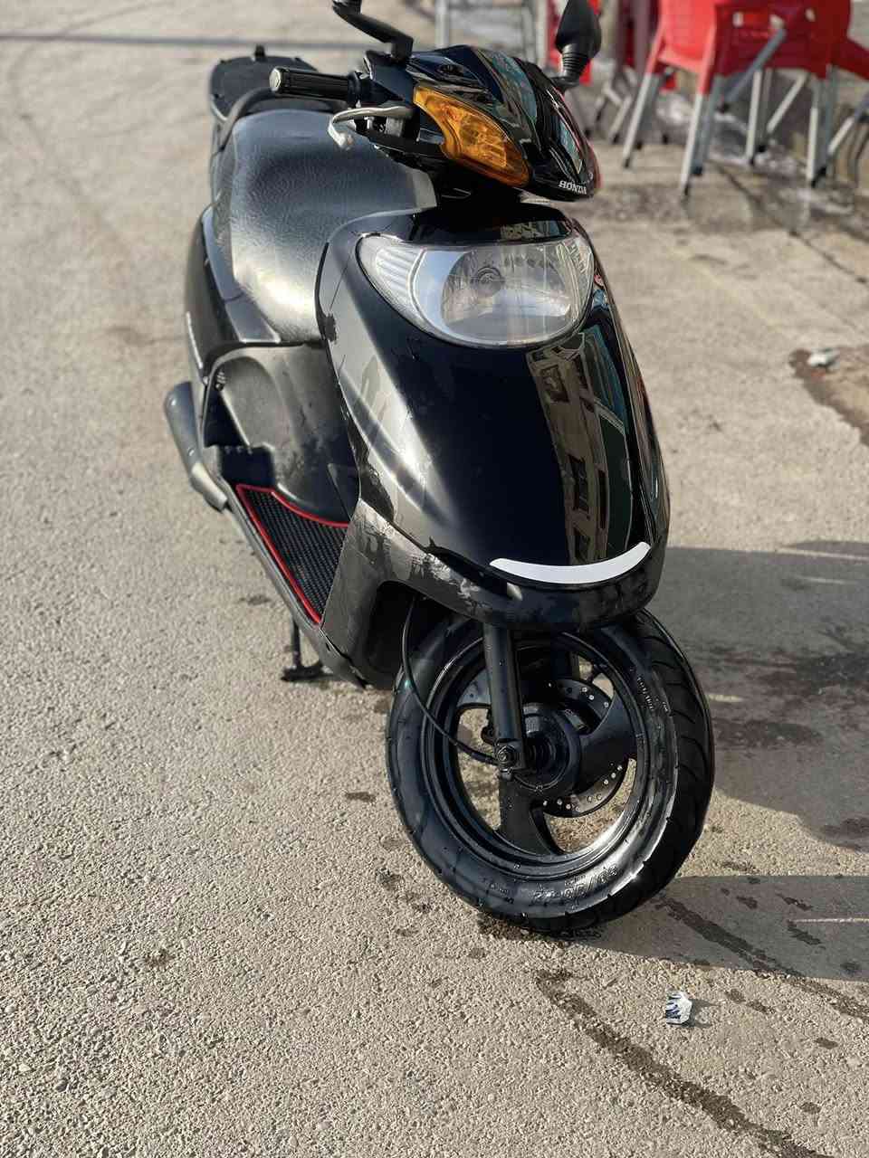 دراجه سبيسي ياباني للبيع دراجه ماليها نقص وناعمه خرسه فقط باتري يراد الها غيرها كله شغاله سعر ٥٠٠وبيها مجال قليل كلش شراي تصل خاص ماجاوب رقم ***********
